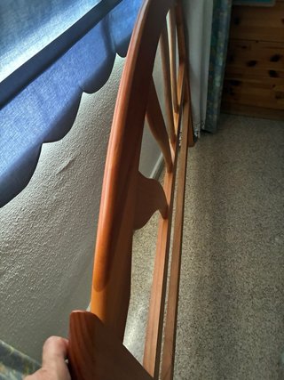 Cabecero de madera marrón