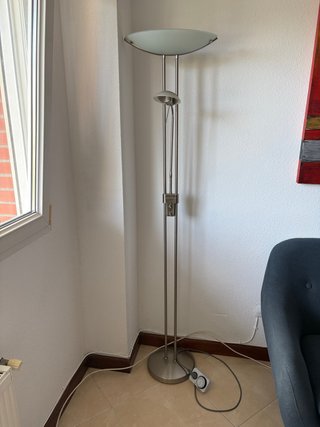 Lámpara de pie moderna metal y cristal
