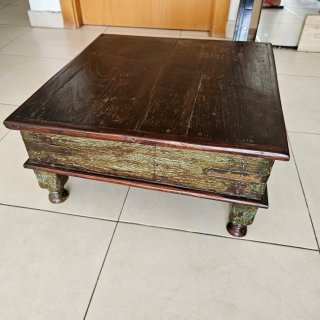 Mesa auxiliar de madera con cajón