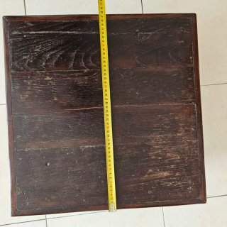 Mesa auxiliar de madera con cajón