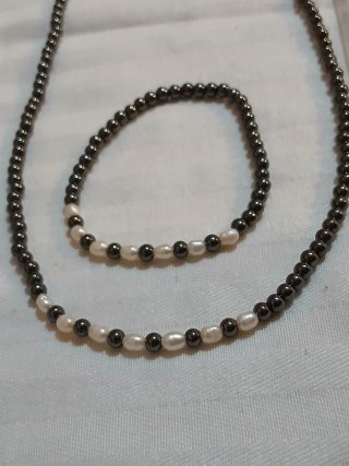 Collar y pulsera de hematita y perlas naturales