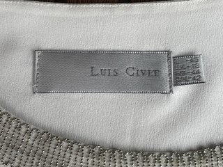 Blusa blanca con detalles cuello