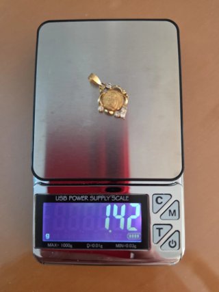 Medalla oro 18K con circonitas.