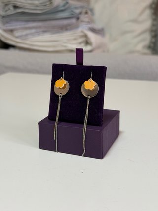 Pendientes de plata con detalle naranja