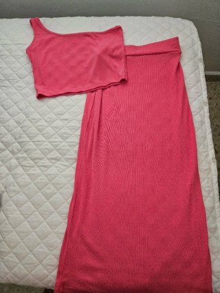 Conjunto rosa de dos piezas..No envío