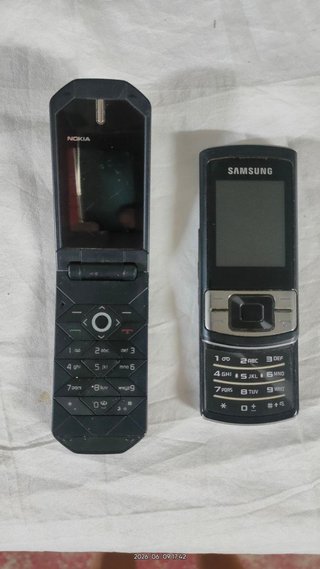 Lote 4 teléfonos vintage Nokia, Samsung, Sony Eric