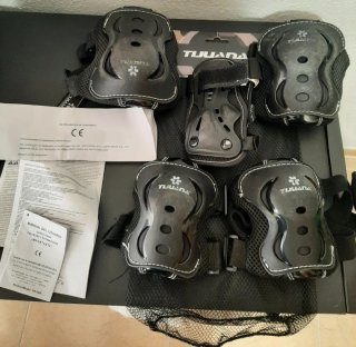 Pattini inline neri e turchese