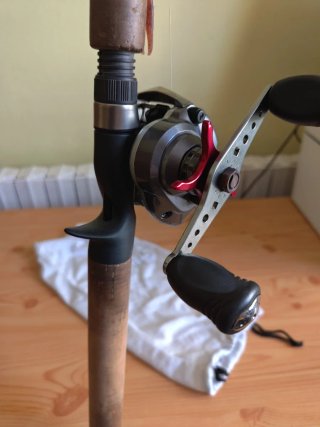 carrete de pesca Calcutta,Shimano stradic y daiwa