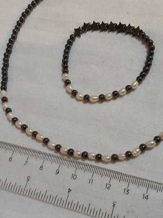 Collar y pulsera perlas naturales y hematita
