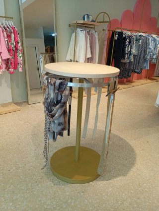 Mobiliario para tienda de moda