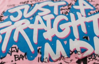 Camiseta rosa estilo urbano graffiti