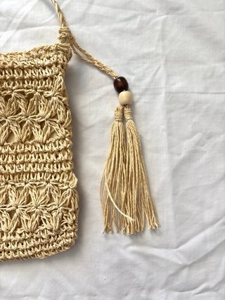 Bolso bandolera rafia estilo boho con fleco