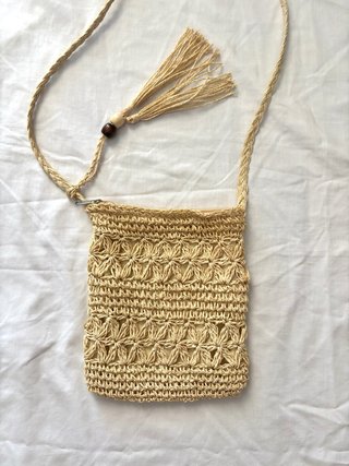 Bolso bandolera rafia estilo boho con fleco