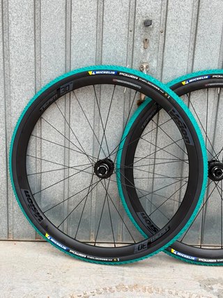 Ruedas Vision Team 30 i23 + cubiertas Vittoria