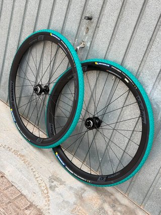 Ruedas Vision Team 30 i23 + cubiertas Vittoria