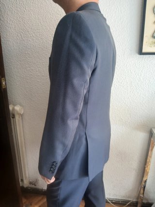 Traje chaqueta y pantalón gris