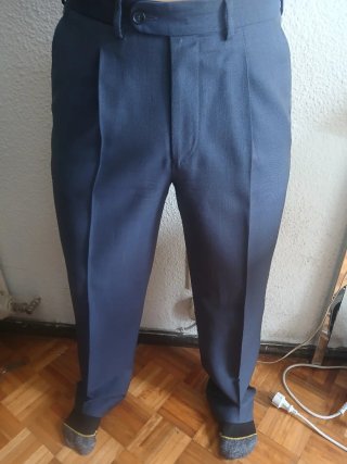 Traje chaqueta y pantalón gris