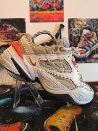 Zapatillas Nike Beige y Rojo