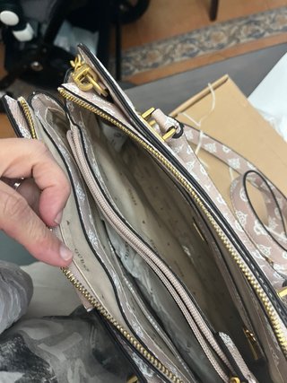 Bolso Guess Beige es autentico