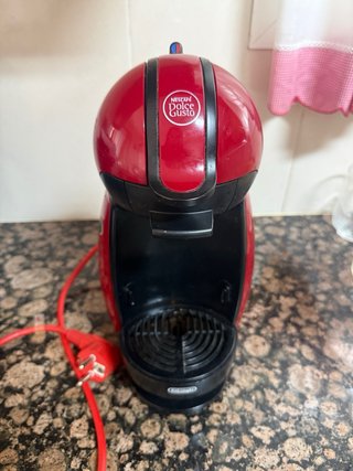 Cafetera Dolce Gusto Roja