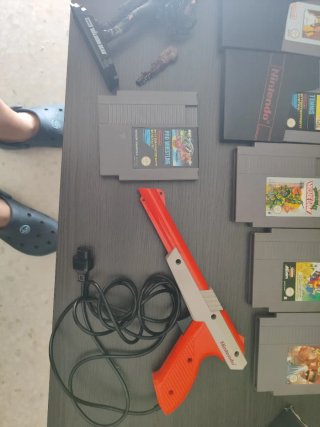 Nintendo NES con pistola y juegos