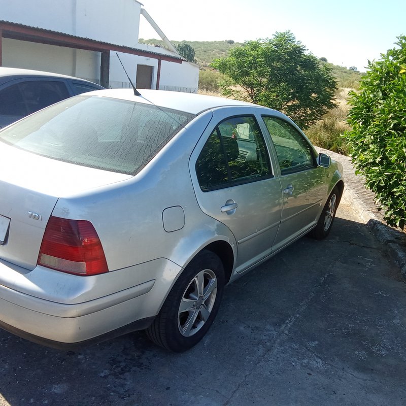 Volkswagen Bora 2003 - foto 1