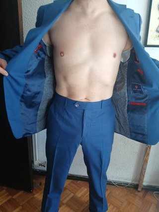 Traje de chaqueta y pantalón azul
