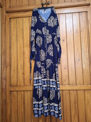Vestido largo estampado azul y beige
