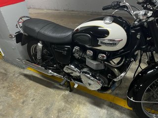 Triumph Bonneville T100 Negra y Blanca
