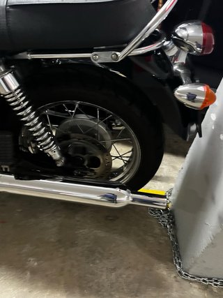 Triumph Bonneville T100 Negra y Blanca