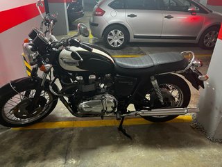 Triumph Bonneville T100 Negra y Blanca