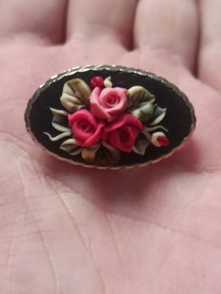 Broche Vintage Rosas Relieve Ovalado