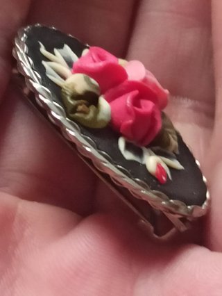 Broche Vintage Rosas Relieve Ovalado
