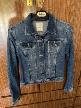Cazadora vaquera Bershka azul talla XS