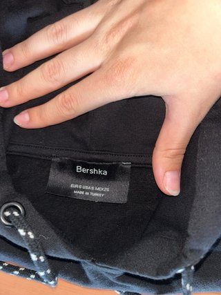 Sudadera Bershka negra