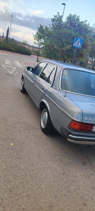 Mercedes-Benz E230 1981