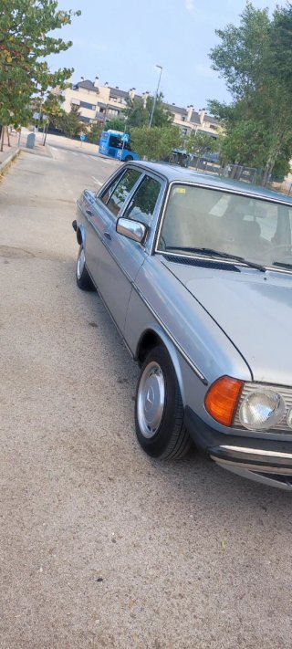 Mercedes-Benz E230 1981