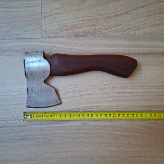 Hacha pequeña para tallar madera