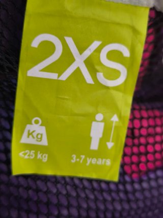 Monopatín Decathlon + Protecciones Moradas