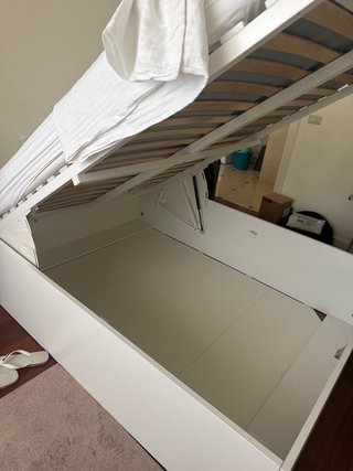 Letto singolo bianco