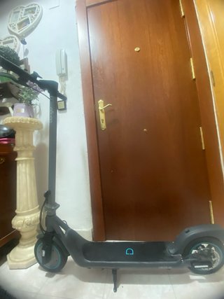 Patinete Cecotec con Casco Negro