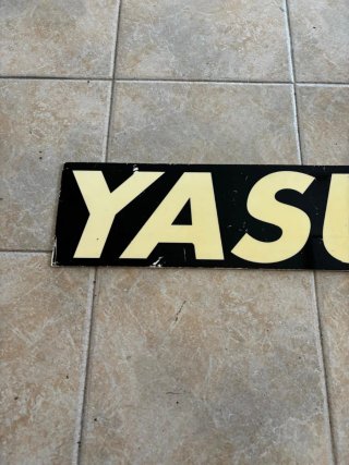 Placa Yasuni Negra y blanca