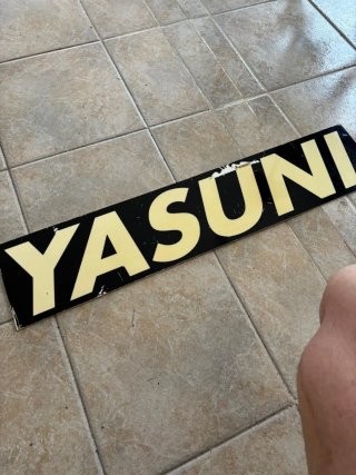 Placa Yasuni Negra y blanca