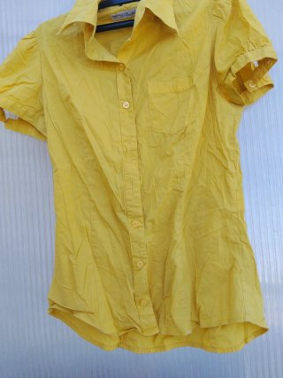 Camisa amarilla Bershka manga corta