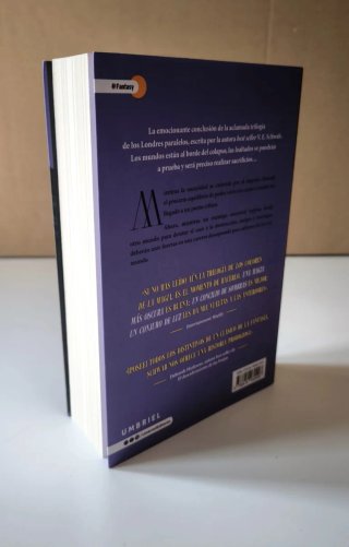 Conjuro de luz (Colores de magia vol. 3): Una d...