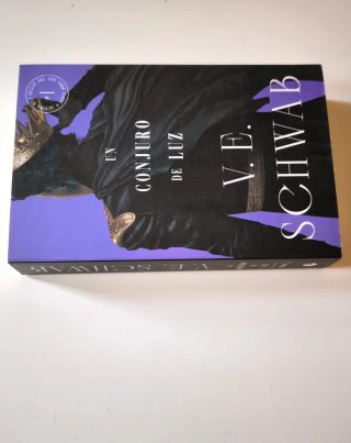 Conjuro de luz (Colores de magia vol. 3): Una d...