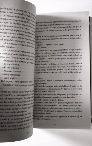 Conjuro de luz (Colores de magia vol. 3): Una d...