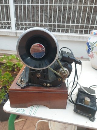 Máquina de coser Alfa antigua