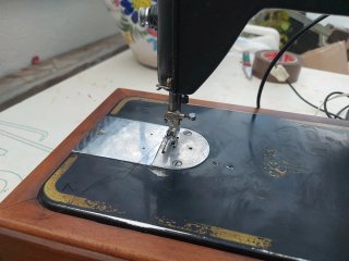 Máquina de coser Alfa antigua