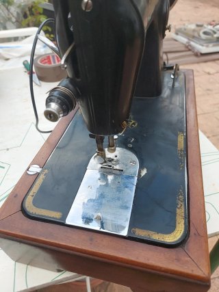 Máquina de coser Alfa antigua